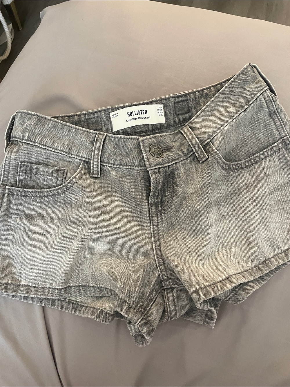 Hollister Women's Light Gray Low-Rise Denim Mini Shorts